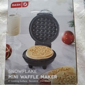 Dash mini snowflake waffle maker